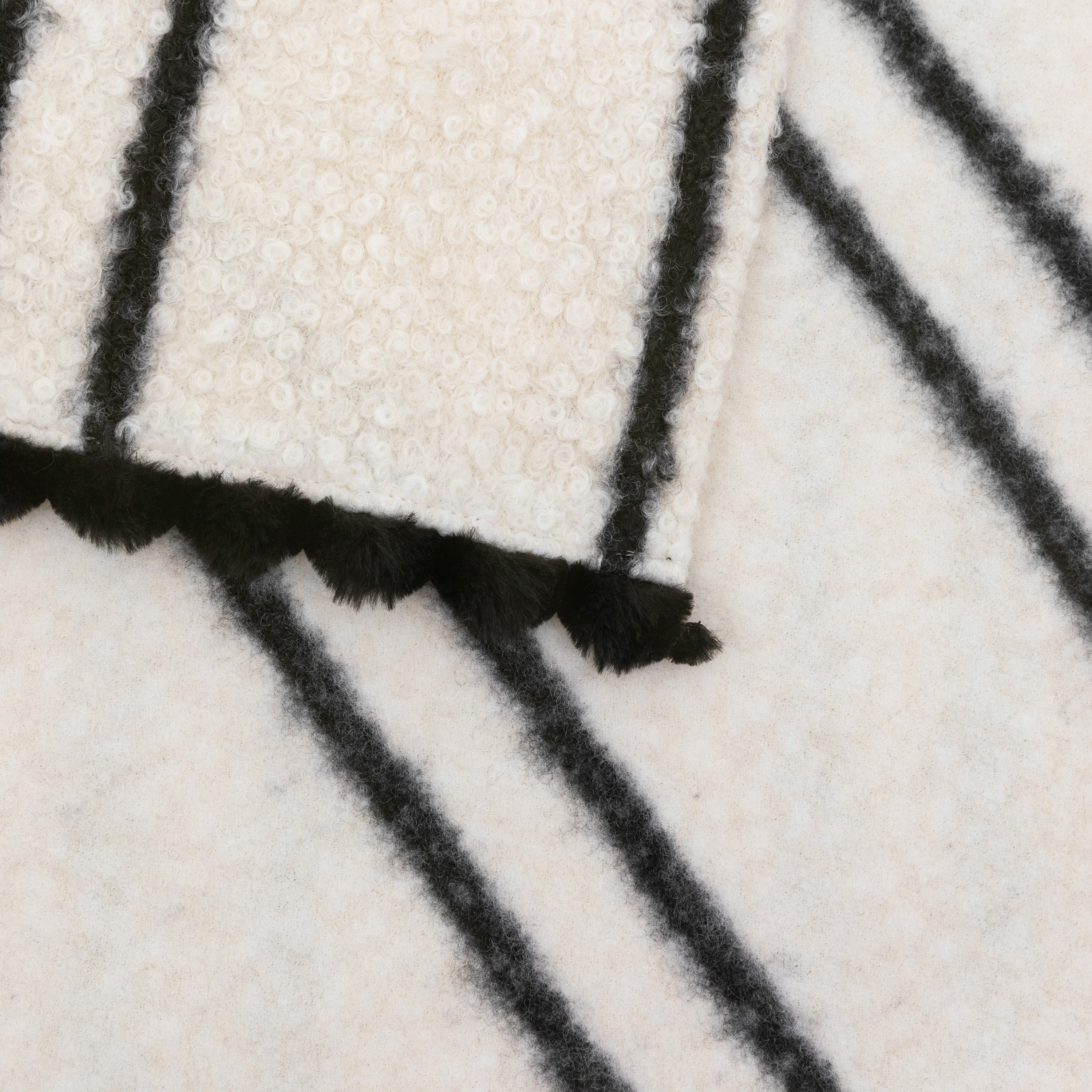 Elma Monochrome Scalloped Cream & Black Throw